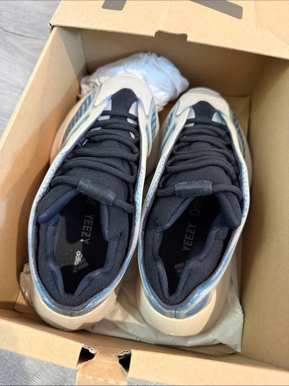 Adidas Yeezy 700 V3